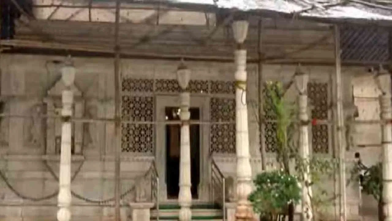Udyan Ganesh Mandir : शिवाजीपार्क मैदानातील प्रसिद्ध उद्यान गणेश मंदिराला BMC ची नोटीस