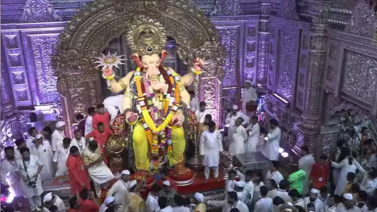 Lalbaugcha Raja Visarjan: पालखी निघाली राजाची…; लालबागचा राजा मार्गस्थ होणार, Photo समोर