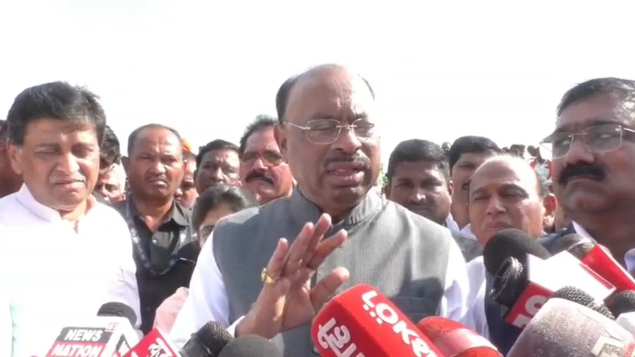 नांदेड दौऱ्यात मंत्री बावणकुळे यांनी टाळला ‘तो’ रस्ता !, शेतकऱ्यांना दिवाळी गोड करण्याचे दिले आश्वासन