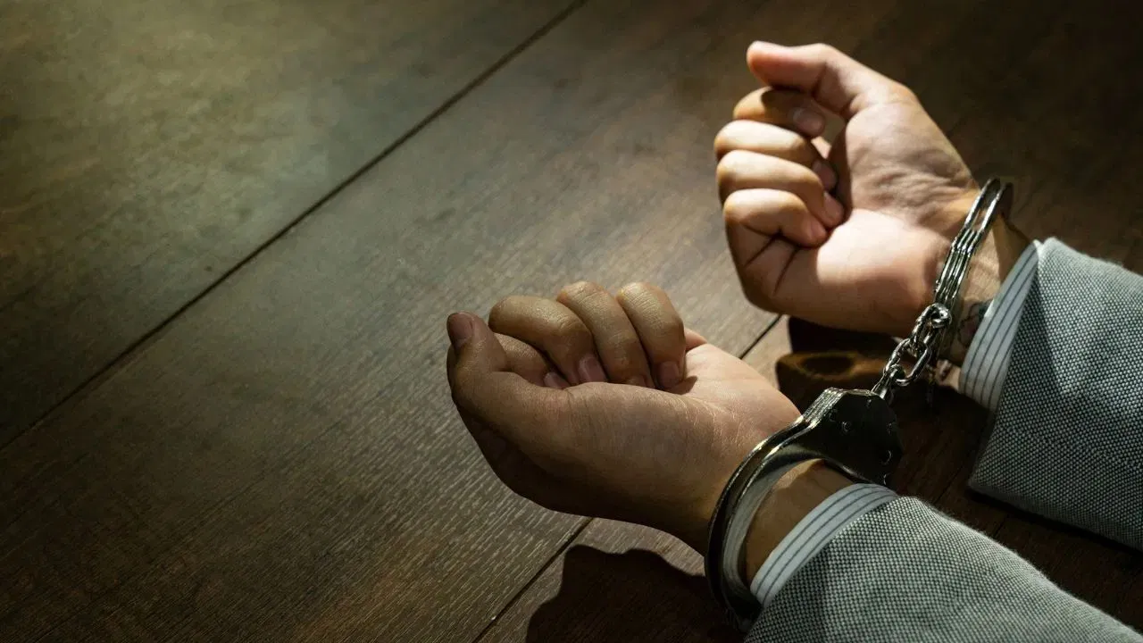 धक्कादायक! बांद्र्यात 4 वर्षीय मुलीवर अत्याचार; ४० वर्षीय नराधमाचं विकृत कृत्य