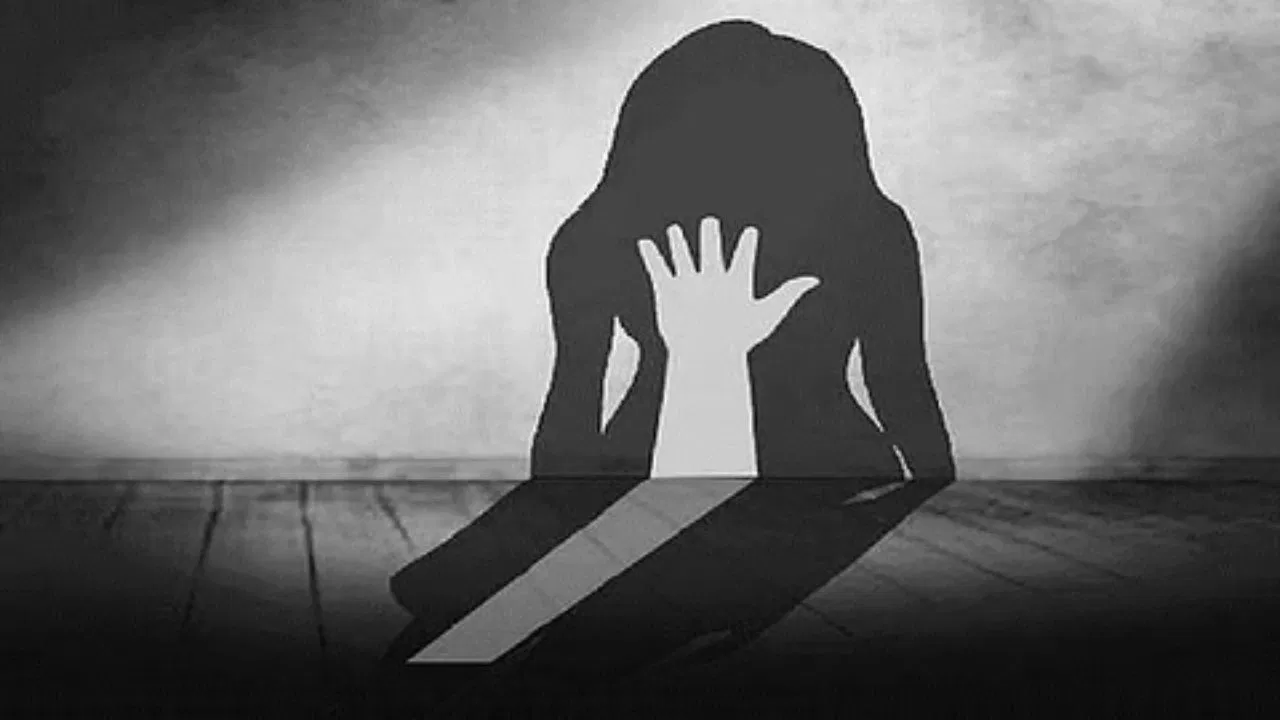 पुणे लैंगिक अत्याचार आंदोलनात सुषमा अंधारे उतरल्या, आरोपीला साथ देणाऱ्या महिलांना अटक करण्याची मागणी..