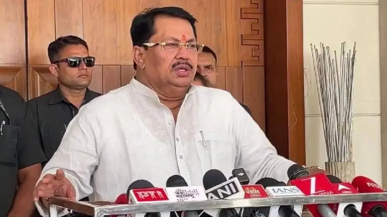 हा ना* भिमनवार गुणांची चोरी करतो, अन् ज्ञानेश कुमार तर…विजय वडेट्टीवार संतापले, भर सभेत हल्लबोल!