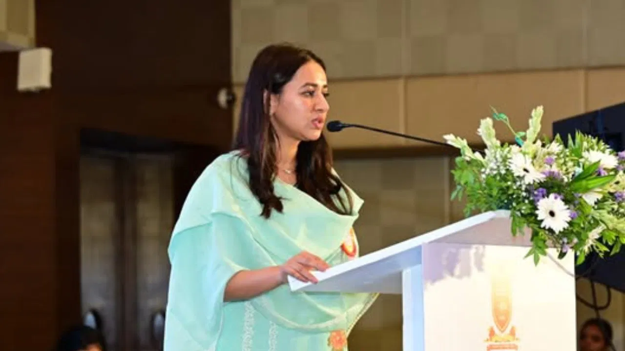 हर्षदा देशमुख-जाधव कोण आहेत ? पुणे पदवीधर मतदारसंघ निवडणूकीत उतरण्याची तयारी…